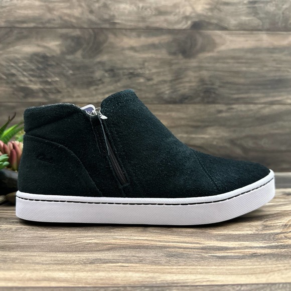 NIB Clarks Pawley Joy 9M Black Suede Slip On Comfort Sneakers Mid Top - Picture 5 of 11